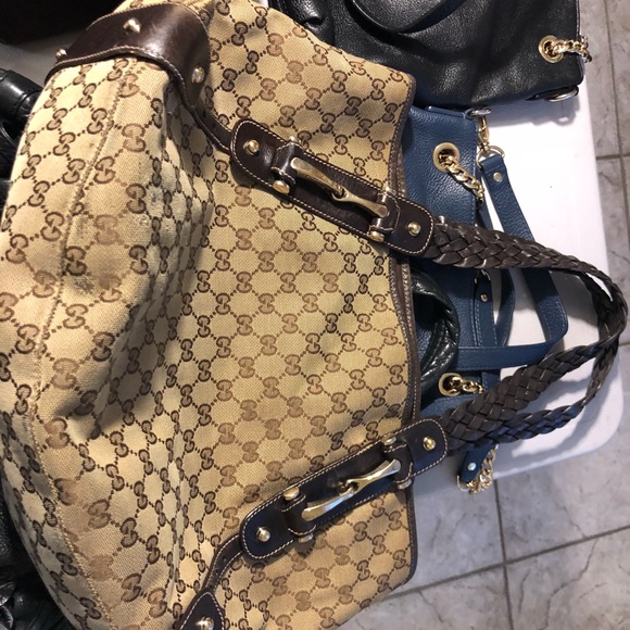 Authentic Gucci hobo. - Picture 1 of 8